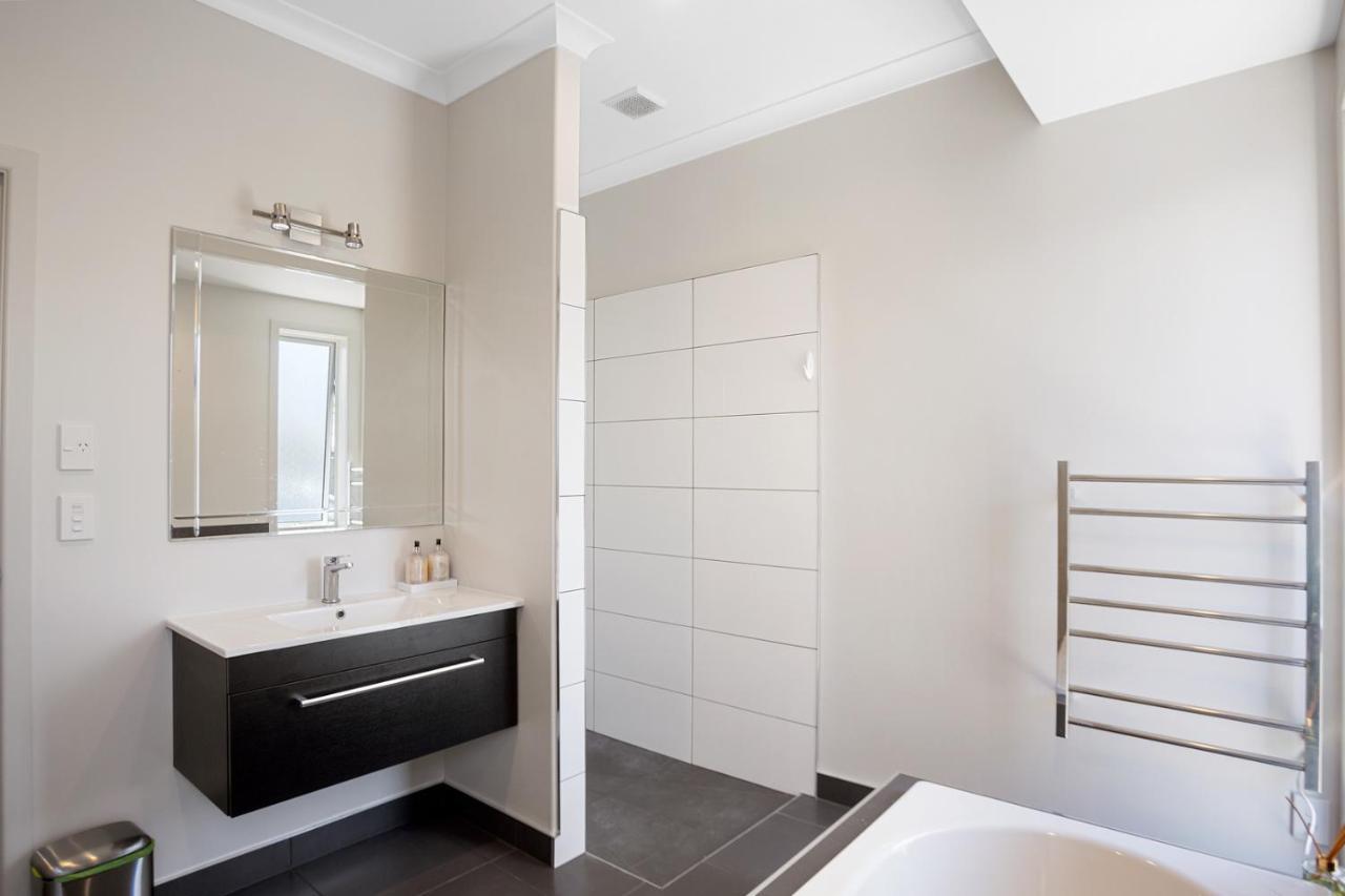 Sky Blue Retreat - Waihi Beach Holiday Home 외부 사진